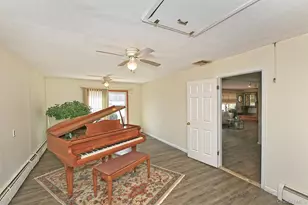 7 Low Ln, Levittown, NY 11756 - Photo 10