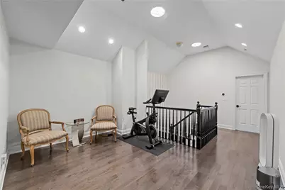 10 Kensington Circle, Manhasset, NY 11030 - Photo 10