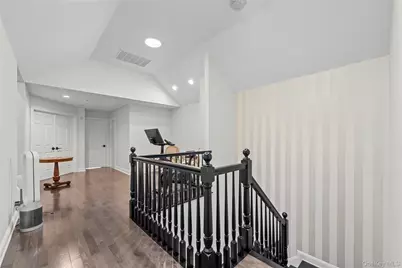 10 Kensington Circle, Manhasset, NY 11030 - Photo 8