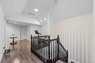 10 Kensington Cir, Manhasset, NY 11030 - Photo 8