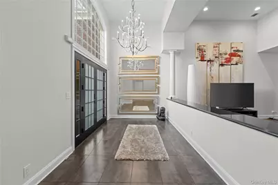 10 Kensington Circle, Manhasset, NY 11030 - Photo 2