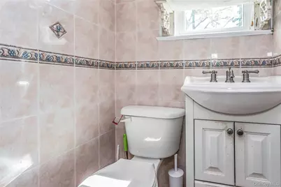 81 Midwood Street, Valley Stream, NY 11580 - Photo 16