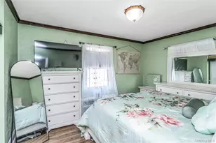 81 Midwood St, Valley Stream, NY 11580 - Photo 10