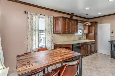 81 Midwood Street, Valley Stream, NY 11580 - Photo 8