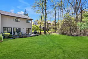 47 Northgate Cir, Melville, NY 11747 - Photo 16