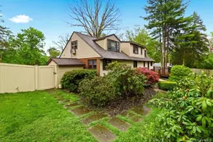 13 Tree Top Ln, Poughkeepsie, NY 12603 - Photo 6