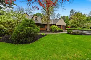 13 Tree Top Ln, Poughkeepsie, NY 12603 - Photo 2