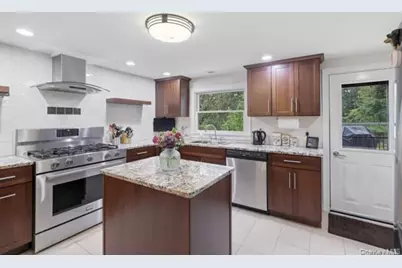 13 Tree Top Lane, Poughkeepsie, NY 12603 - Photo 16