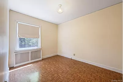 8 Maple Lane, New Hyde Park, NY 11040 - Photo 14