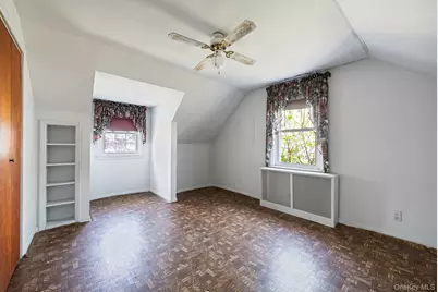8 Maple Lane, New Hyde Park, NY 11040 - Photo 18