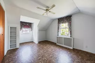 8 Maple Ln, New Hyde Park, NY 11040 - Photo 18