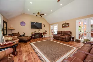 35 Cooke Ave, Holtsville, NY 11742 - Photo 10