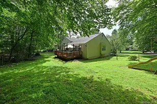 17 E Stemmer Ln, Suffern, NY 10901 - Photo 4