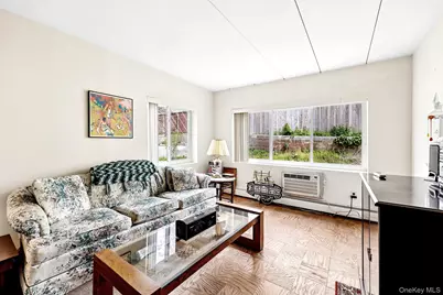 2035 Central Park Avenue #2V, Yonkers, NY 10710 - Photo 4