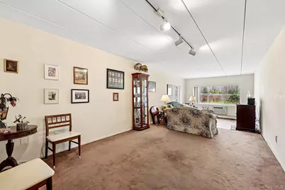 2035 Central Park Avenue #2V, Yonkers, NY 10710 - Photo 6