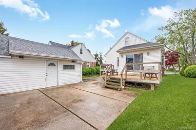 219 Oakview Avenue, Oceanside, NY 11572 - Photo 24