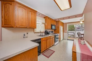 219 Oakview Ave, Oceanside, NY 11572 - Photo 10