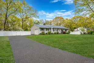 19 Pumpkin Rd, Saint James, NY 11780 - Photo 2
