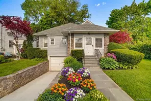42 Beverly Rd, Yonkers, NY 10710 - Photo 2