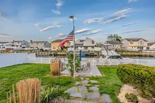 61 S Bay Ave, Massapequa, NY 11758 - Photo 28