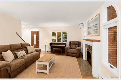 61 S Bay Avenue, Massapequa, NY 11758 - Photo 14
