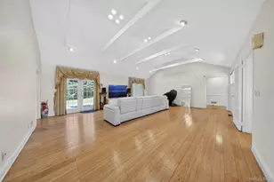 77 Merrivale Rd, Great Neck, NY 11020 - Photo 10