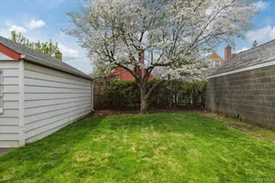9518 238th St, Floral Park, NY 11001 - Photo 24