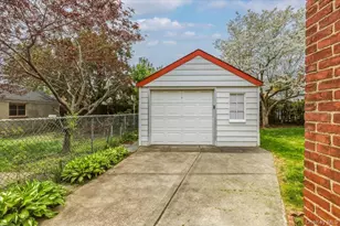9518 238th St, Floral Park, NY 11001 - Photo 22