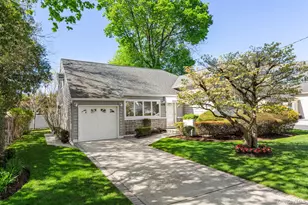 1076 Melissa Ln, North Bellmore, NY 11710 - Photo 2