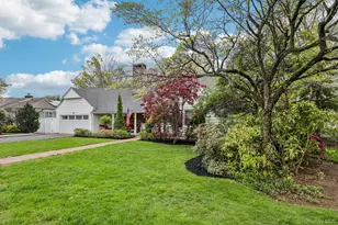 20 Arizona Ave, Rockville Centre, NY 11570 - Photo 2