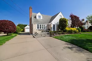 49 Park Ave, Malverne, NY 11565 - Photo 2