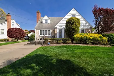 49 Park Avenue, Malverne, NY 11565 - Photo 1