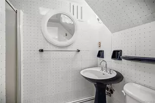 39 Morris Dr, Syosset, NY 11791 - Photo 18