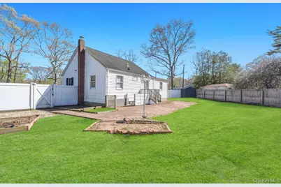 52 Washington Avenue, Mastic, NY 11950 - Photo 6