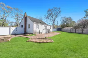 52 Washington Ave, Mastic, NY 11950 - Photo 6