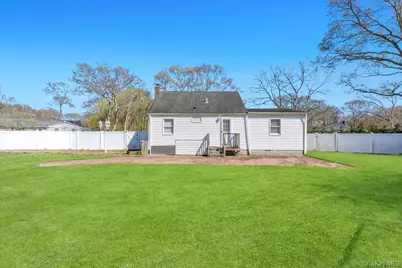 52 Washington Avenue, Mastic, NY 11950 - Photo 4