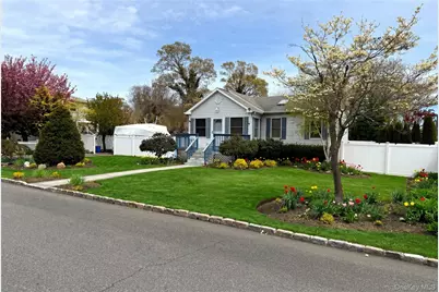 174 Trouville Road, Copiague, NY 11726 - Photo 2