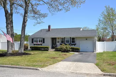 3117 Newport Avenue, Medford, NY 11763 - Photo 2