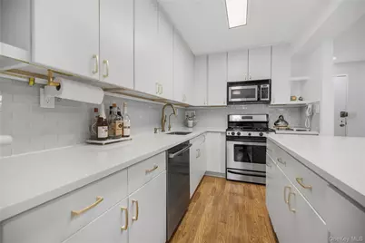 377 Westchester Ave #APT 6J, Port Chester, NY 10573 - Photo 4