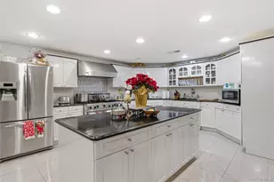 2 Deepwells Ln, Saint James, NY 11780 - Photo 32