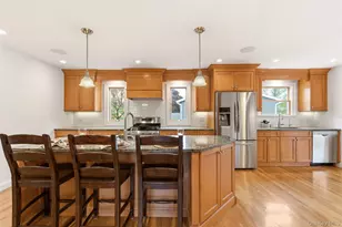 2 W Oak Hill Dr, Oyster Bay, NY 11771 - Photo 6