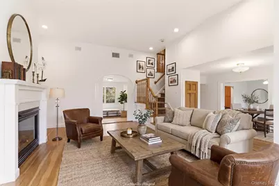 2 W Oak Hill Drive, Oyster Bay, NY 11771 - Photo 16