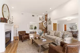 2 W Oak Hill Dr, Oyster Bay, NY 11771 - Photo 16