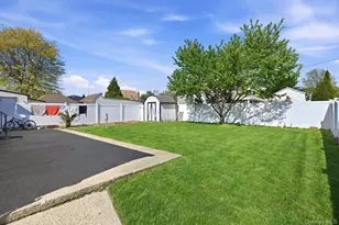 10 Gardner Ave, Hicksville, NY 11801 - Photo 26