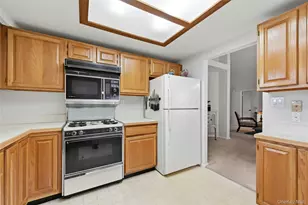 9 Baldwin Ct, Ridge, NY 11961 - Photo 12