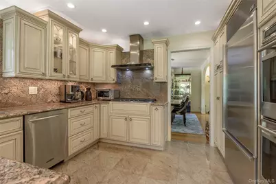 21 Kodiak Drive, Woodbury, NY 11797 - Photo 8