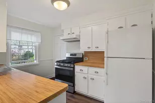 1061 Clay Ave, Pelham, NY 10803 - Photo 20