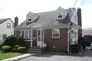 167 Roosevelt Ave, Mineola, NY 11501 - Photo 2