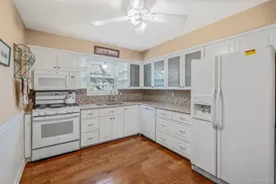 202 N Hickory St, Massapequa, NY 11758 - Photo 8