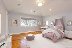2 Avalon Rd, Great Neck, NY 11021 - Photo 12